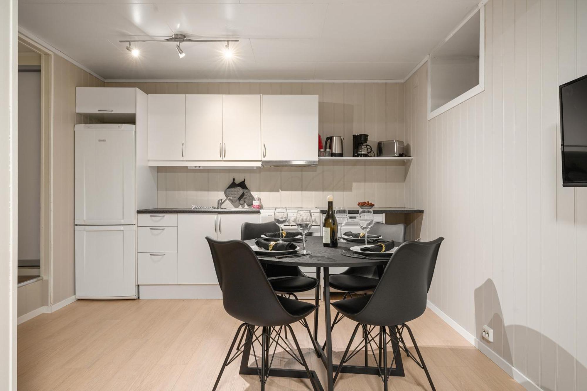 Arctic Homes - Scandinavian 1& 2 Bedroom Apartment *